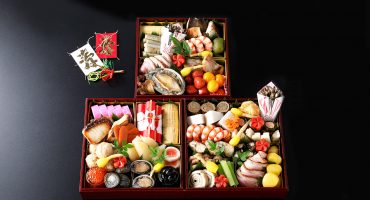 2025年　　おせち料理　　承ります